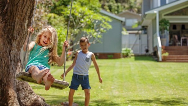 Achieving a Naturally Lush Green Lawn