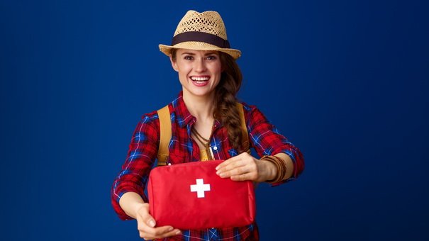 8 Essential Items to Carry for Emergency Assistance